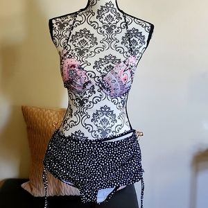 Victoria’s Secret push up bikini tops 32 c( 2)and adjustable bottoms sz m